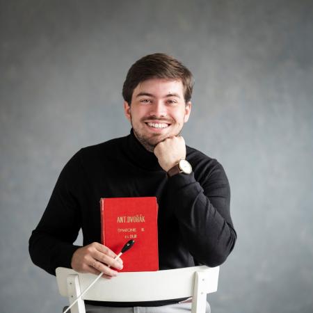 Dirigent Jan Sedláček povede Symfonický orchestr Českého rozhlasu v programu s hudbou Bernsteina, Prokofjeva a Dvořáka.