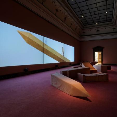 Videoinstalace na výstavě Radical Tenderness