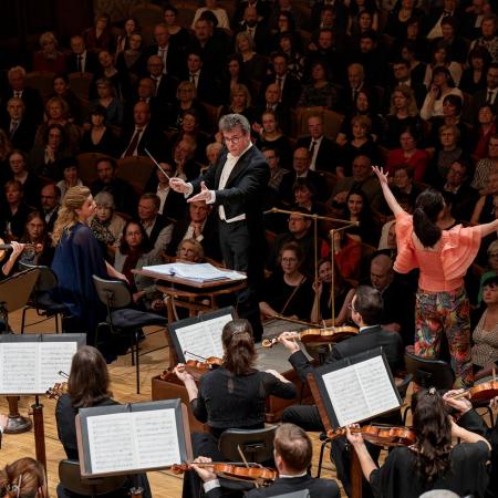 Jakub Hrůša je oblíbeným hostujícím dirigentem předních světových orchestrů
