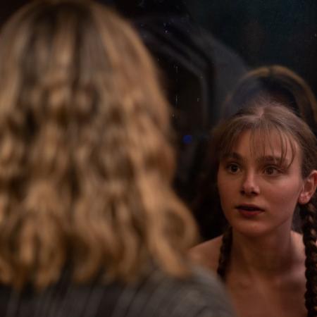 Sestry, které chodí do stejného sboru, hrají Maya Kintera a Kateřina Falbrová