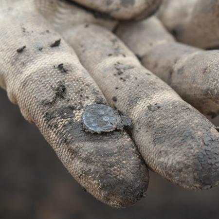Archeologocký nález stříbrných keltských mincí
