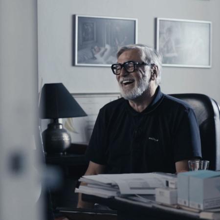 Film Musíme to zarámovat (rozhovor s Jiřím Bartoškou v červenci 2021)