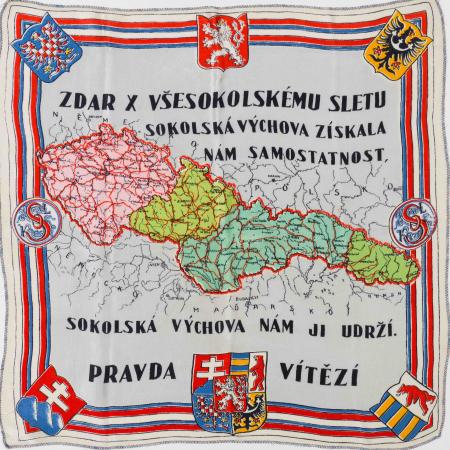 Šáteček k X. všesokolskému sletu v Praze 1938 tisk na umělém hedvábí firma Jarolímek, Verdek u Dvora Králové nad Labem