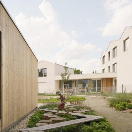 Domov pro seniory s mateřskou školou v Horních Jirčanech, ti architekti