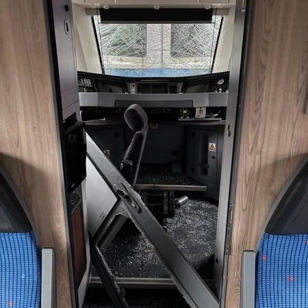 Čelo osobního vlaku po nehodě