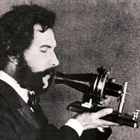 14. února 1876 - Američané Alexander Graham Bell a o dvě hodiny později Elisha Gray podali patent na vynález telefonu