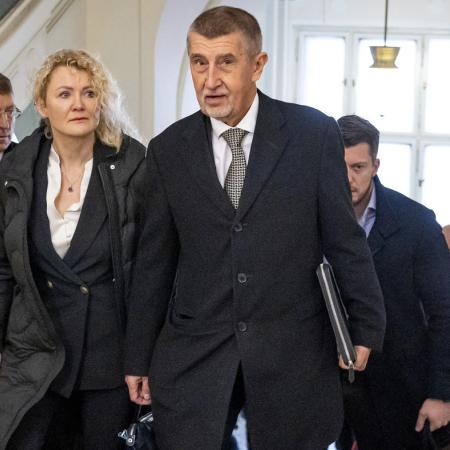 ČERVEN: Odvolací senát zrušil rozsudek, kterým nižší soud osvobodil předsedu hnutí ANO Andreje Babiše a jeho někdejší poradkyni Janu Nagyovou, v kauze Čapí hnízdo.