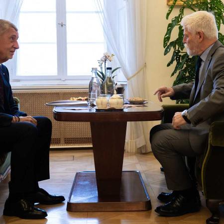 LISTOPAD: Předseda ANO Andrej Babiš předložil prezidentu Petru Pavlovi jména kandidátů do jeho budoucí vlády. Pavel kritizoval nominaci poslance Motoristů Filipa Turka.