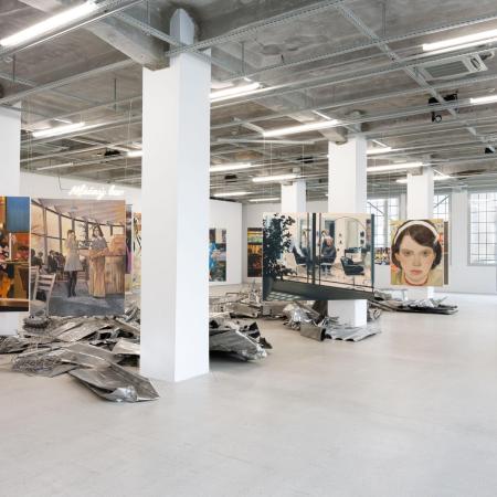 Pohled do expozice Za pultem