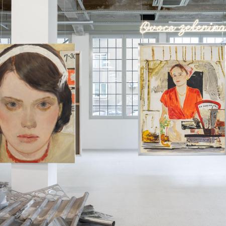 Pohled do expozice Za pultem