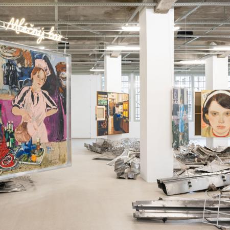 Pohled do expozice Za pultem