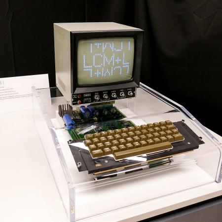 Půl století od založení oslaví 1. dubna počítačová firma Apple Computers