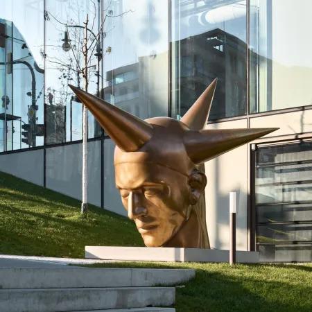 Bronzová plastika Hvězdář