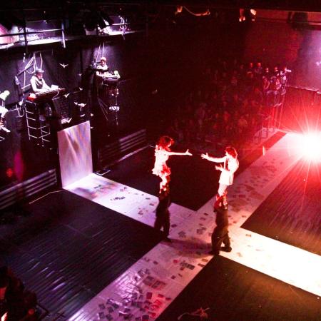 Inscenace Up End Down Cirku La Putyka