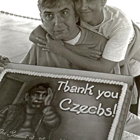 Derniéra a zároveň 600. repríza inscenace hry Sluha dvou pánů s Miroslavem Donutilem v hlavní roli se odehrála 27. prosince 2016 (na snímku Donutil s M. Šlechtovou na zájezdu v USA v roce 1995)