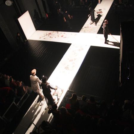 Inscenace Up End Down Cirku La Putyka