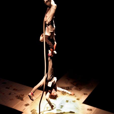 Inscenace Up End Down Cirku La Putyka