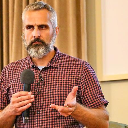 ŘÍJEN: Vládní koordinátor strategické komunikace Otakar Foltýn rezignoval. Svůj konec ve funkci oznámila i vládní zmocněnkyně pro lidská práva Klára Šimáčková Laurenčíková a zmocněnec pro rekonstrukci Ukrajiny Tomáš Kopečný.