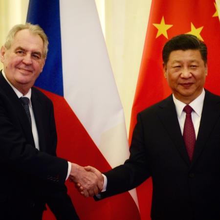 Na třídenní návštěvu České republiky přicestoval před deseti lety (28. března 2016) čínský prezident Si Ťin-pching, setkal se s prezidentem Milošem Zemanem. Byla to první návštěva hlavy Číny v ČR či Československu