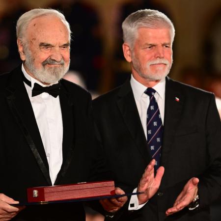 ŘÍJEN: Řád bílého lva prezident Petr Pavel udělil mimo jiné herci Zdeňku Svěrákovi, tenistce Martině Navrátilové a in memoriam předsedkyni Státního úřadu pro jadernou bezpečnost Daně Drábové.