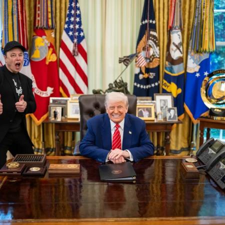 Elon Musk a Donald Trump v Oválné pracovně. Musk v květnu skončil.