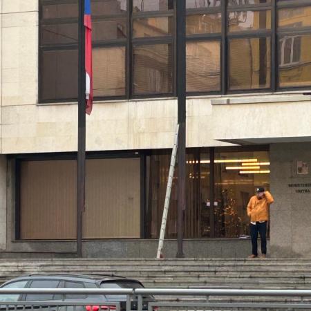 Z budovy ministerstva vnitra zmizela ukrajinská vlajka