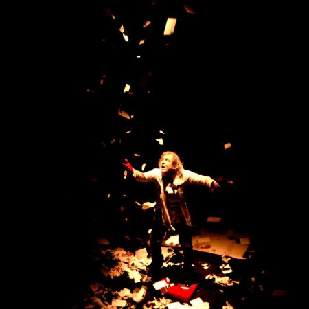 Inscenace Up End Down Cirku La Putyka