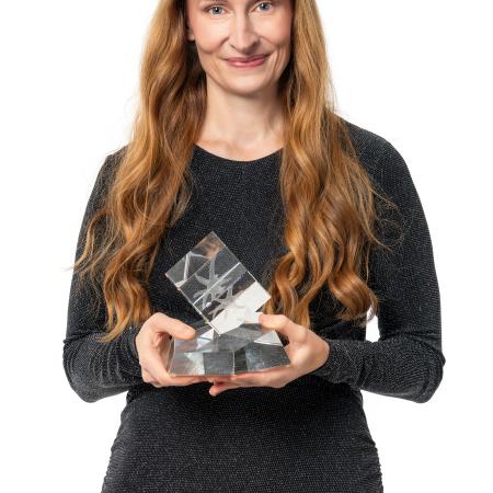 Erin Claire Carson (MFF UK) – dokázala rozlousknout zdánlivě neřešitelný výpočetní problém, což má dopad napříč spektrem disciplín – od vysoce výkonného počítání (HPC) přes simulace až po strojové učení.