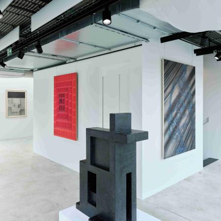 Plastika Jana Poupěte na výstavě The Space Between