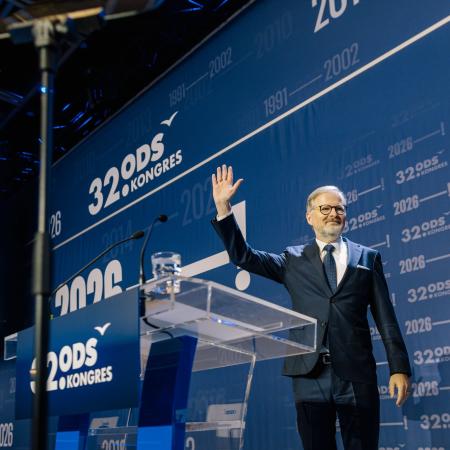 Končící předseda ODS Petr Fiala mává delegátům