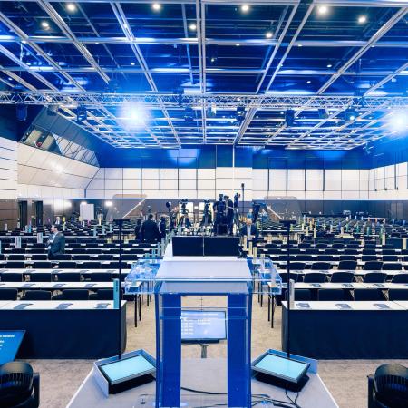 Sál před krátce začátkem sněmu ODS