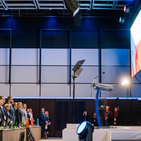 Sněm ODS zahájila hymna