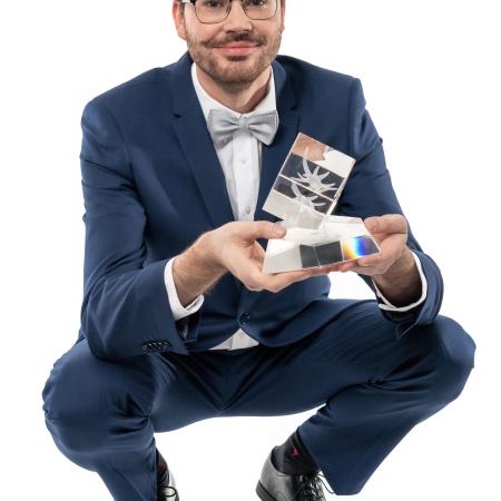 Václav Rozhoň (MFF UK) – snaží se pochopit principy, na kterých fungují technologie formující náš svět, takže získal i cenu za práci o Dijkstrově algoritmu, o jednom ze základů moderní informatiky.