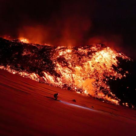 Vítěz v kategorii ČLOVĚK A ŽIVOTNÍ PROSTŘEDÍ Tomáš Binter, Žhavé peklo, lyžařská nirvána Mezi lávou a prašanem