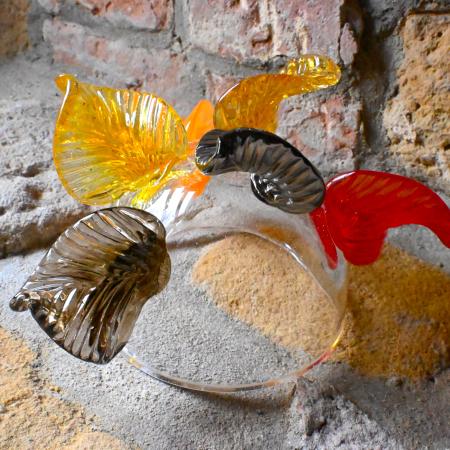 Limitovaná kolekce misek v barvách olympijsko-svetrových z dílny skláře Zdeňka Kunce. Spojil barvy české nástupové kolekce a skleněné listy, které jsou ústředním motivem díla.