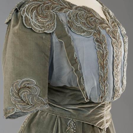 Móda s&nbsp;rodokmenem. Aristokratický oděv 19. století