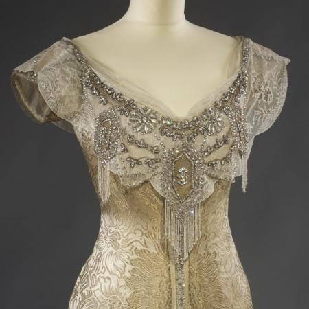 Móda s&nbsp;rodokmenem. Aristokratický oděv 19. století