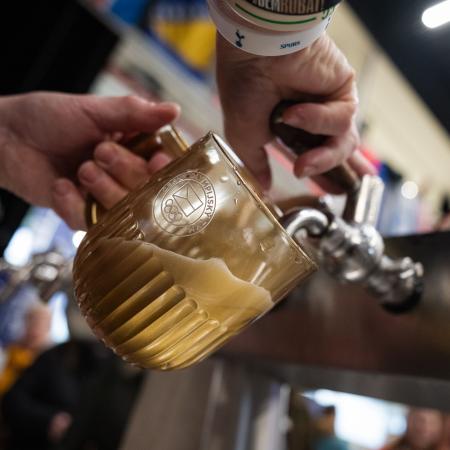 Zlatá edice je úzce spojena s olympiádou v Miláně – čepuje se do ní výhradně v Českém domě v Miláně, na olympijském festivalu a ve vybraných podnicích.