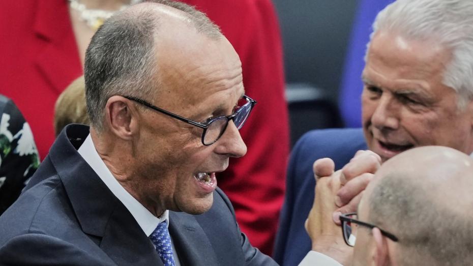 Předseda Křesťanskodemokratické unie (CDU) Friedrich Merz byl ve druhém kole zvolen novým německým kancléřem.