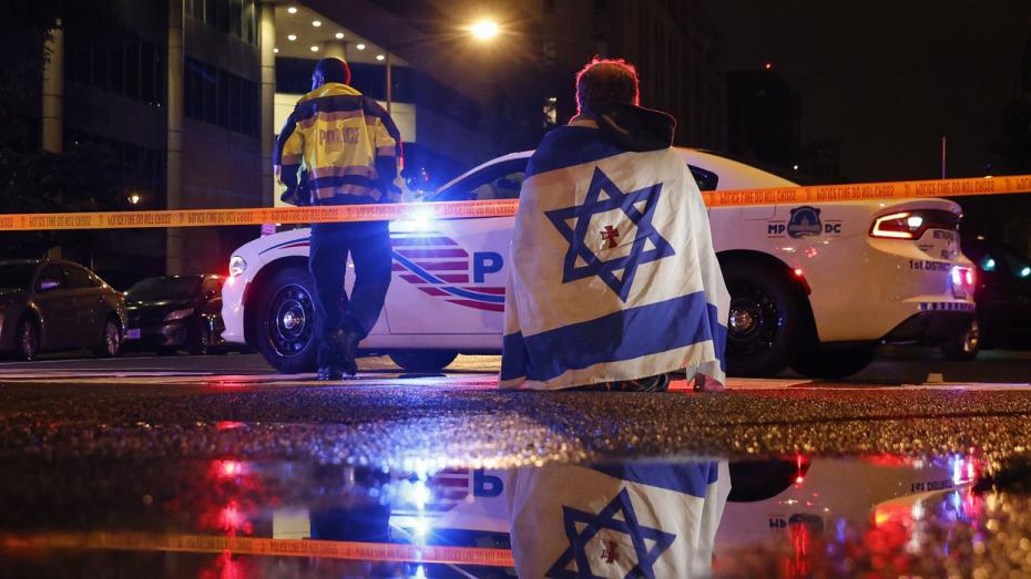 Policisté zajišťují oblast po střelbě ve Washingtonu