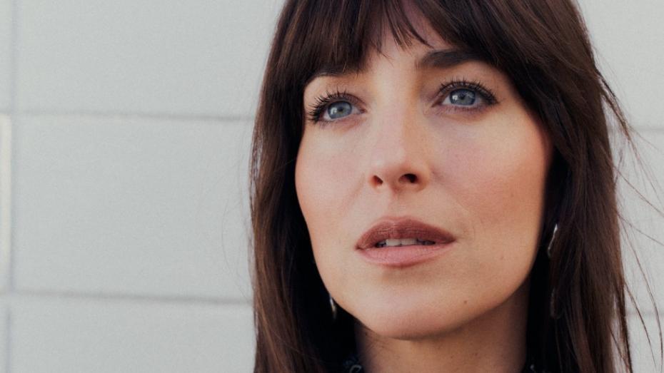 Americká herečka Dakota Johnsonová míří na festival do Karlových Varů.