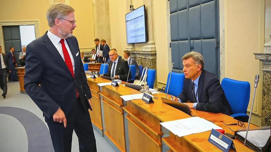 Premiér Petr Fiala s ministrem spravedlnosti Pavlem Blažkem