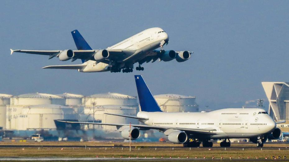 Airbus A380 a Boeing 747 - ilustrační foto