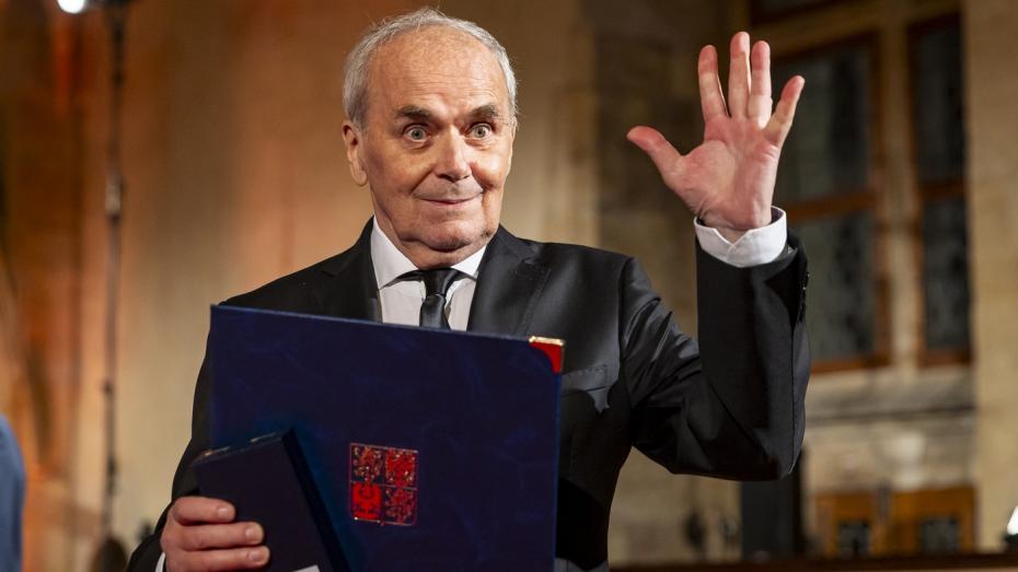 Kameraman Vladimír Smutný v roce 2024 převzal Medaili Za zásluhy I. stupně od prezidenta Petra Pavla