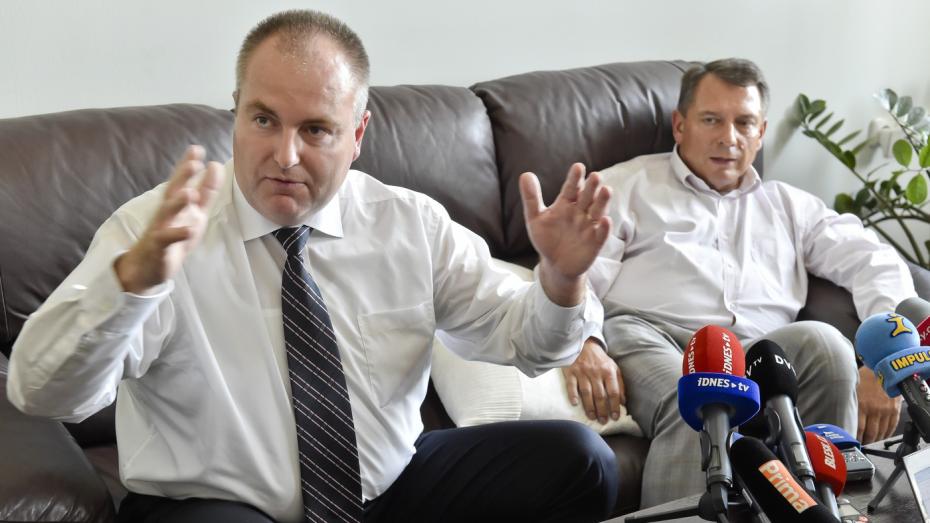Podnikatel Petr Michek (vlevo) a politik Jiří Paroubek