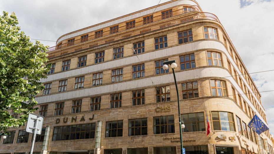 Konstruktivistický Palác Dunaj v centru Prahy je pro rekonstrukci