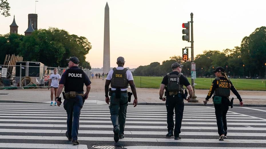 Americký prezident Donald Trump federalizoval policii ve Washingtonu DC a povolal Národní gardu v reakci na své prohlášení o stavu nouze v oblasti veřejné bezpečnosti ve Washingtonu DC.