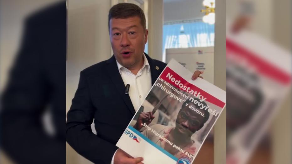 Tomio Okamura na svém instagramu se závadným plakátem