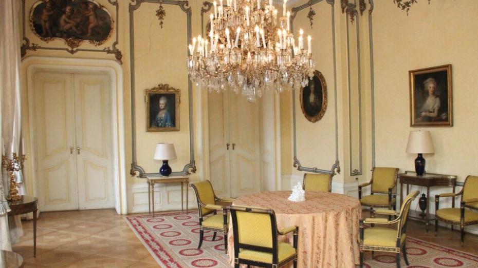 Buquoyský palác, sídlo francouzského velvyslanectví 