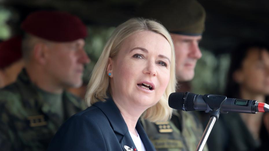 Ministryně obrany Jana Černochová (ODS)